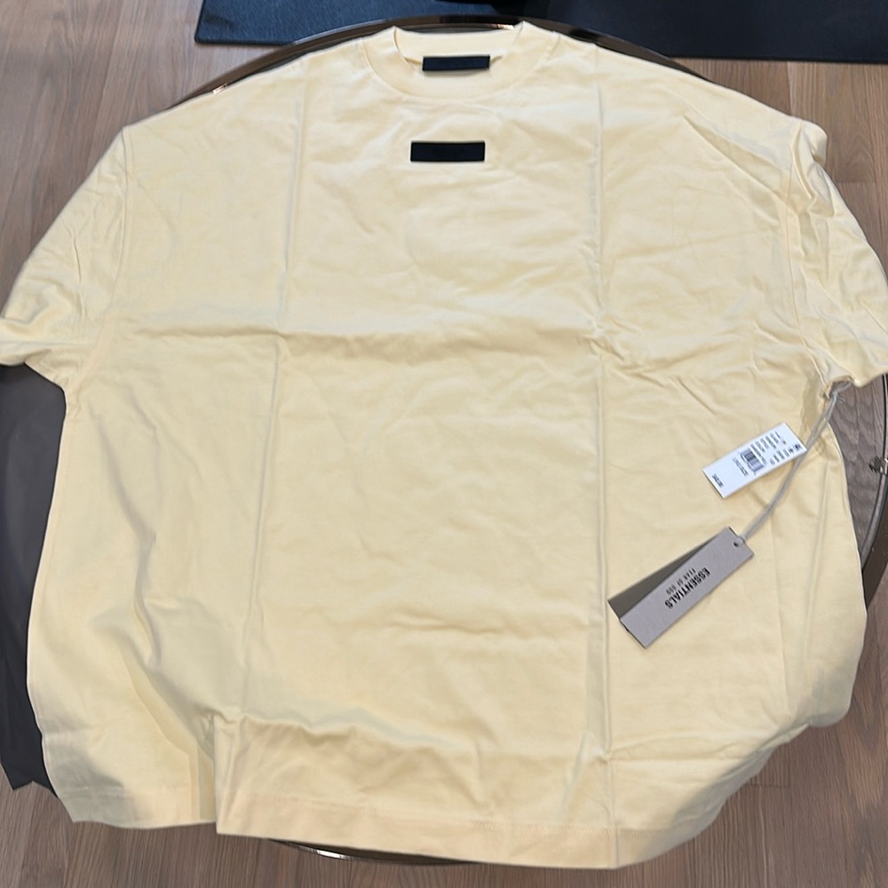 Fear of God ESSENTIALS men’s T Shirt size large brand new with tags
